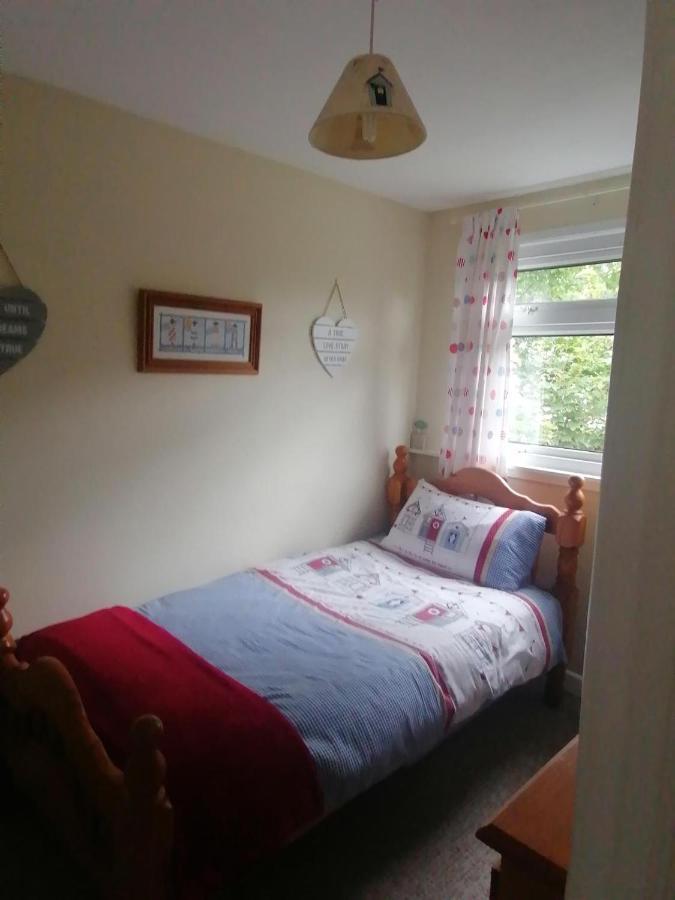 Le Chalet - 2 Bedroom Chalet House Sleeps 3 Pembroke Bagian luar foto